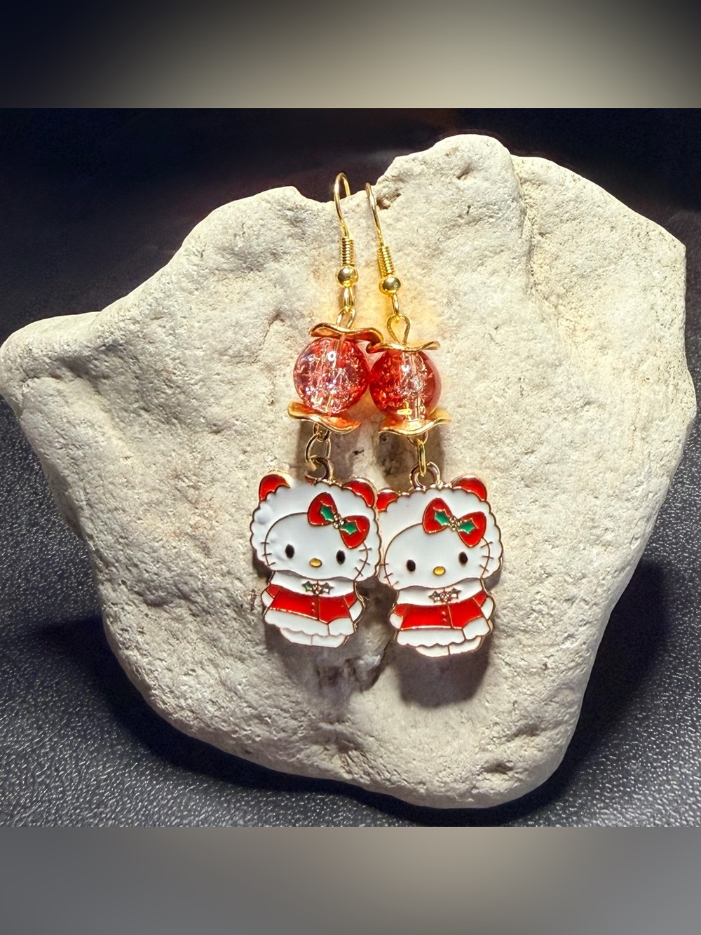 🎄Handcrafted🎄Hello Kitty Holiday Drop Earrings - Picture 1 of 3